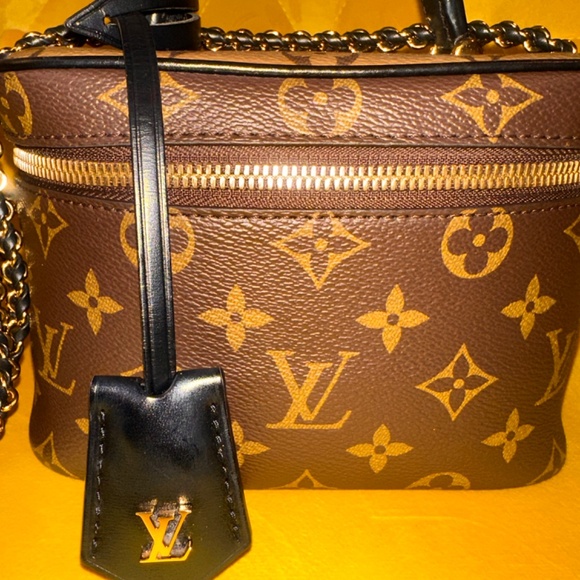 Louis Vuitton Bucket - Picture 4 of 14